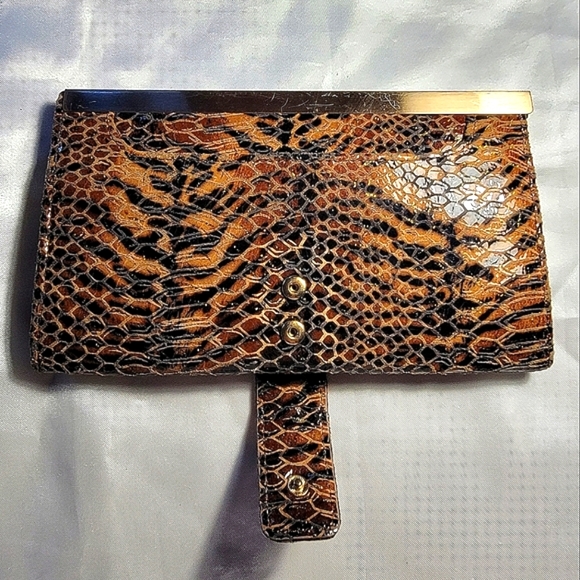 HOBO Maxine framed leather clutch wallet - Picture 3 of 12